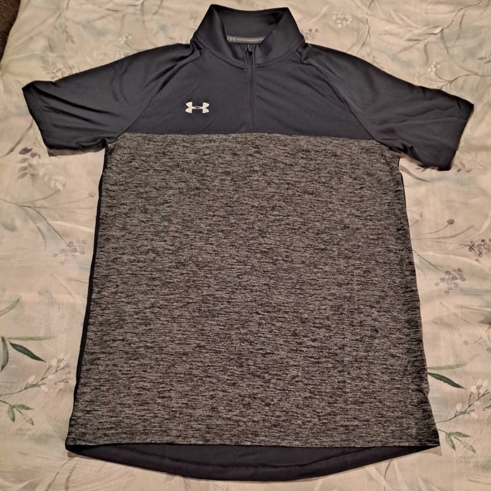 Under Armour men's Charcoal Gray loose fit heat gear 1/4 zip shirt Size Small